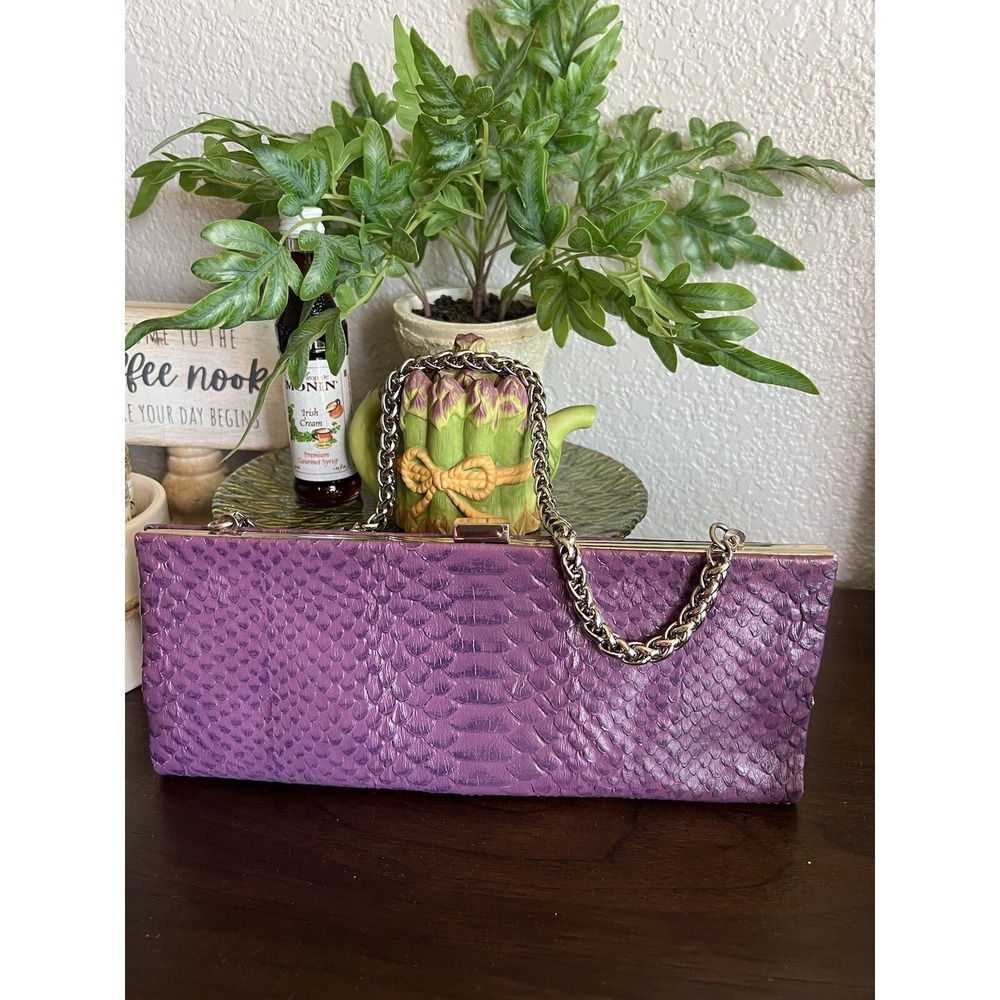 Valerie Steven's Faux Snakeskin Clutch - Picture 4 of 16